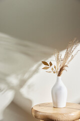 Various props with an autumn atmosphere in the warm afternoon sunlight.