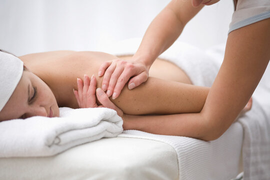 Woman receiving a back and shoulder massage
