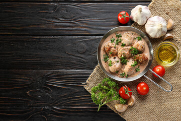 Tasty meat food and homemade food concept - meatballs