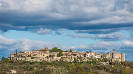 Fototapeta na wymiar Village perché de Lussan, Gard, France