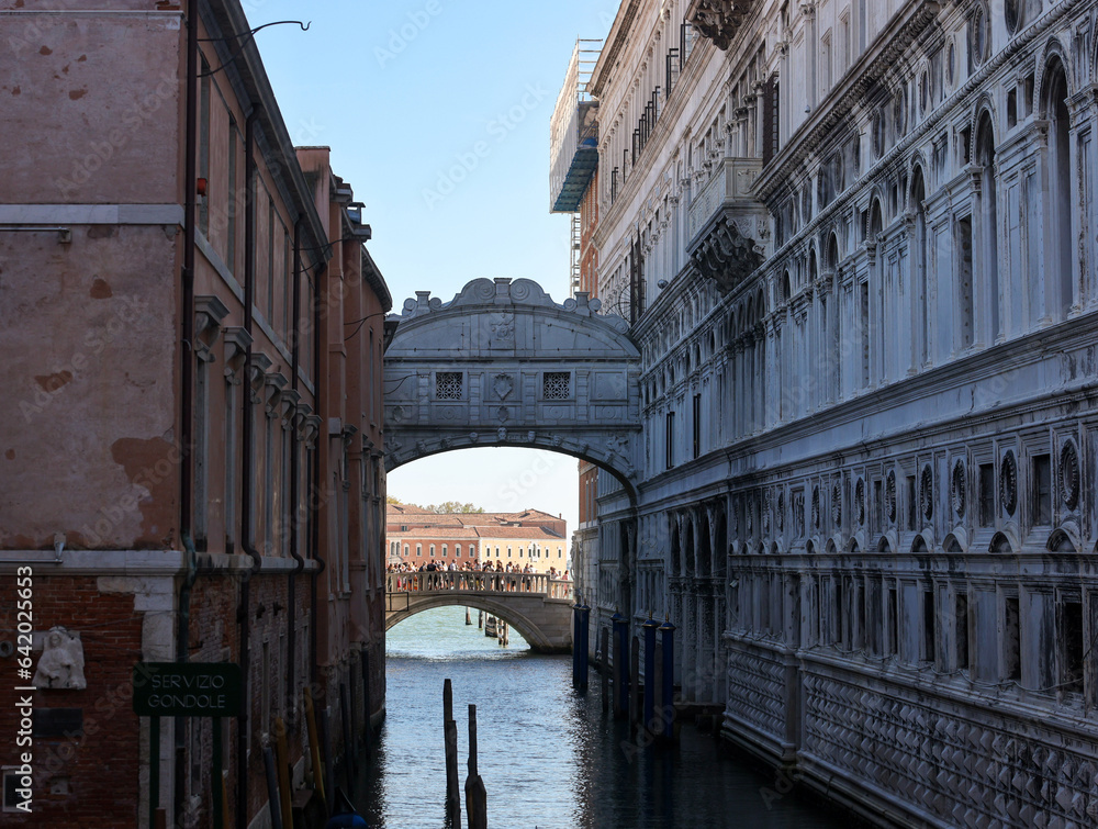 Wall mural view of the brdige of sighs, ponte dei sospiri in venice. italy