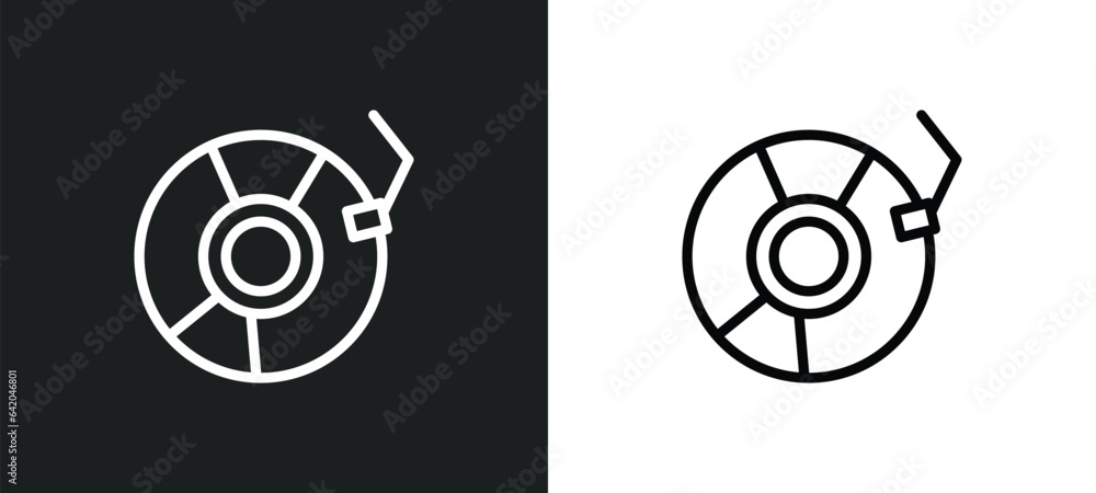Aufkleber multimedia icon isolated in white and black colors. multimedia outline vector icon from multimedia c