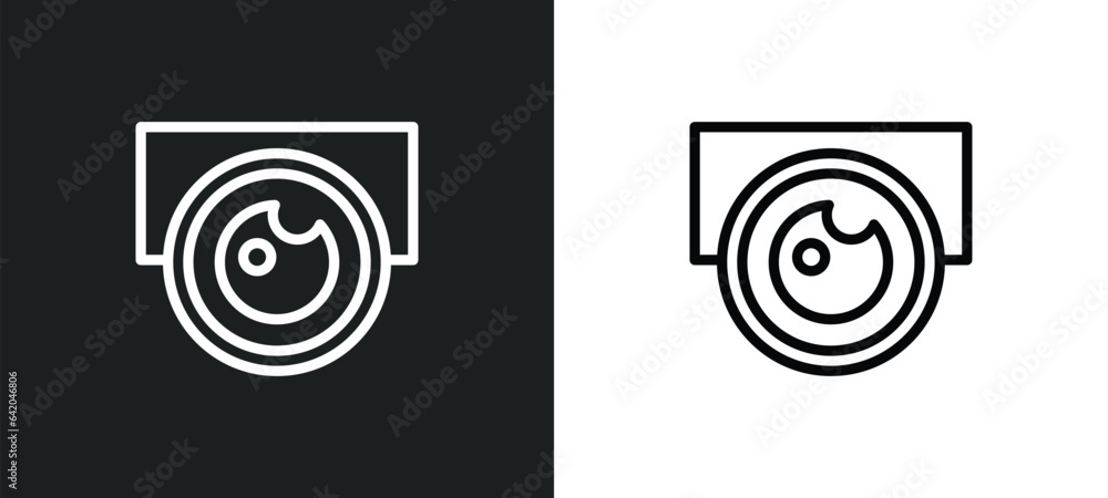 Poster projector len icon isolated in white and black colors. projector len outline vector icon from multim