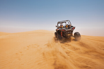 sand dune bashing ofrroad. utv rally buggy - 642065095