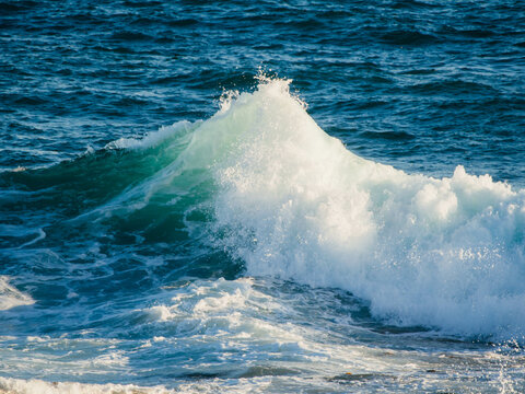 A wave coming to a point