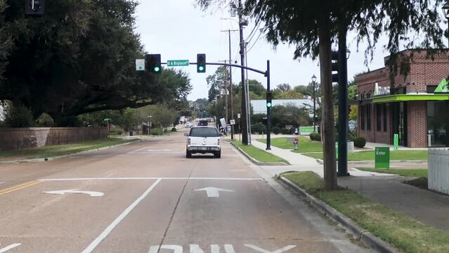 Driving through the streets of Natchez.