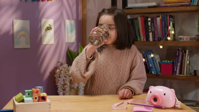 NI&Ntilde;A BEBE AGUA