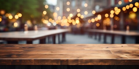 Panorama Mockup Holztisch mit einem Weihnachtsmarkt im Hintergrund. Unscharfe Bereiche als Platzhalter für Text und Grafik in romantischer Stimmung.  - obrazy, fototapety, plakaty