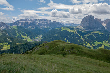 Fototapeta na wymiar scenic and spectacular view of the Dolomite mountains in summer