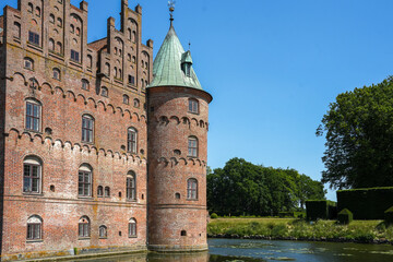 Fototapeta premium Schloss Egeskov auf Fünen in Dänemark