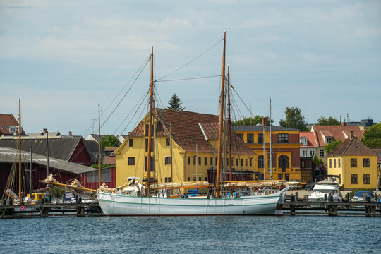 Altes traditionelles Segelschiff im Hafen von Svendborg in D&auml;nemark