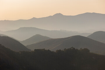 Obraz premium camadas de montanha pôr do sol, Teresópolis, Rio de Janeiro