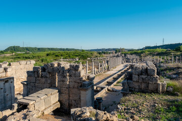 Fototapeta na wymiar Aqueduct in the ancient city of Perge. Ruins of the city of Perge in Turkey.