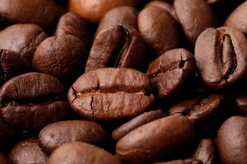 Naklejka premium Aromatic roasted coffee beans as background, closeup
