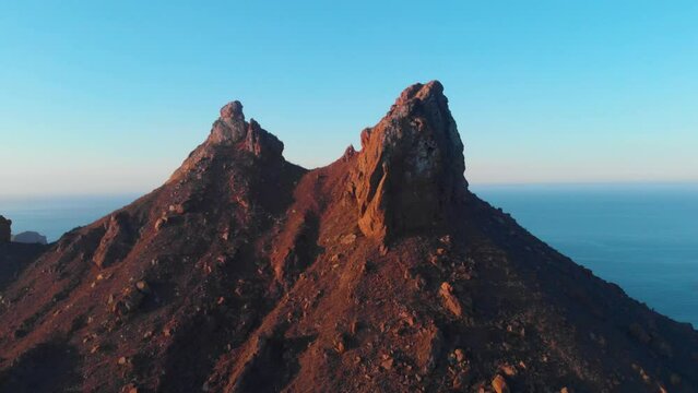Punta del cerro del tetakawi tomada con dron en san carlos sonora