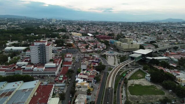 cuidad de Zapopan Jalisco M&eacute;xico, poblaci&oacute;n, edificios, arquitectura dron calle pueblo