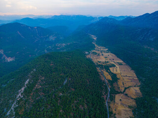 Obraz premium meager farmland used by rural dwellers in the high mountains and magnificent landscapes
