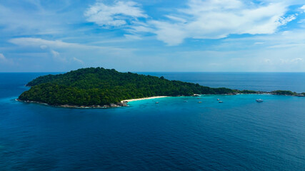 Obraz premium The tropical seashore island in a coral reef ,blue and turquoise sea Amazing nature landscape with blue lagoon