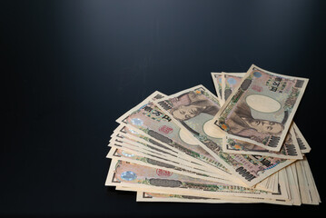 無造作に置かれた現金