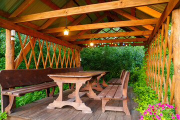 A gazebo for al fresco lunches and dinners in the motel's garden.