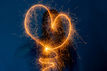 painting with light in long exposure with message of love - obrazy, fototapety, plakaty