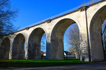 Fototapeta na wymiar Chartres Eisenbahnbrücke
