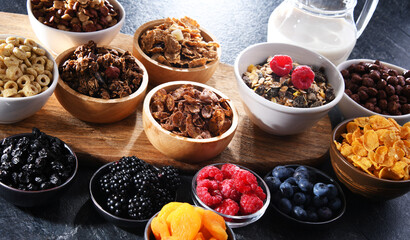 Breakfast cereal products and fresh fruits