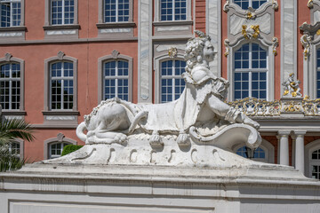 Fototapeta na wymiar Statue dans le Palais princier de Trèves en Allemagne 