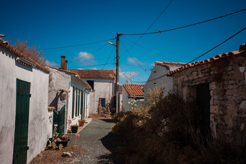 une rue dans le village de Saint Denis de l'île de d'Oléron en France