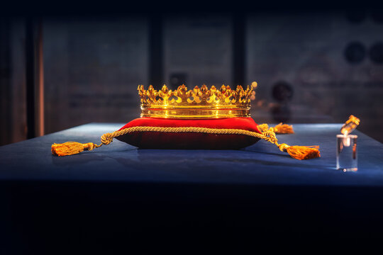 Copy of Elisabeth of Austria Crown - Queen of Poland Grand Duchess of Lithuania at Palace of the Grand Dukes of Lithuania Interior - Vilnius, Lithuania