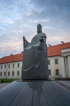 Monument to King Mindaugas in front of New Arsenal of National Museum of Lithuania - Vilnius, Lithuania