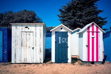 des cabines de plage sur l'&icirc;le d'Ol&eacute;ron en France