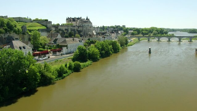 vue a&eacute;rinne du ch&acirc;teau d'amboise