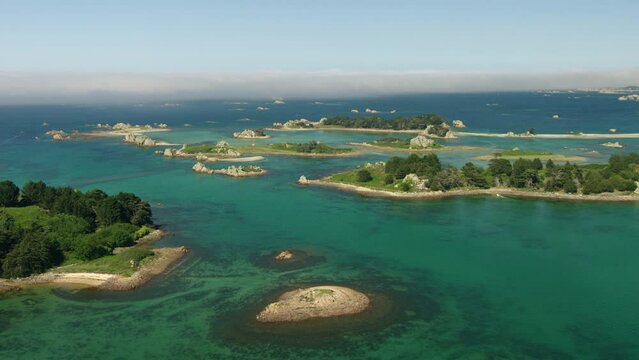 vue a&eacute;rienne de la cote de granit rose &agrave; perros guirec