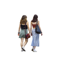 Vue de dos de deux jeunes femmes marchant en été, en jupe et débardeur, sac en bandoulière,...