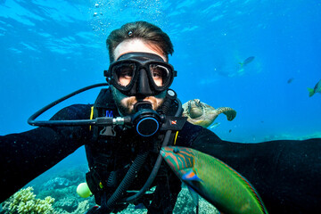 selfie of a scubadiver in tropical water - obrazy, fototapety, plakaty