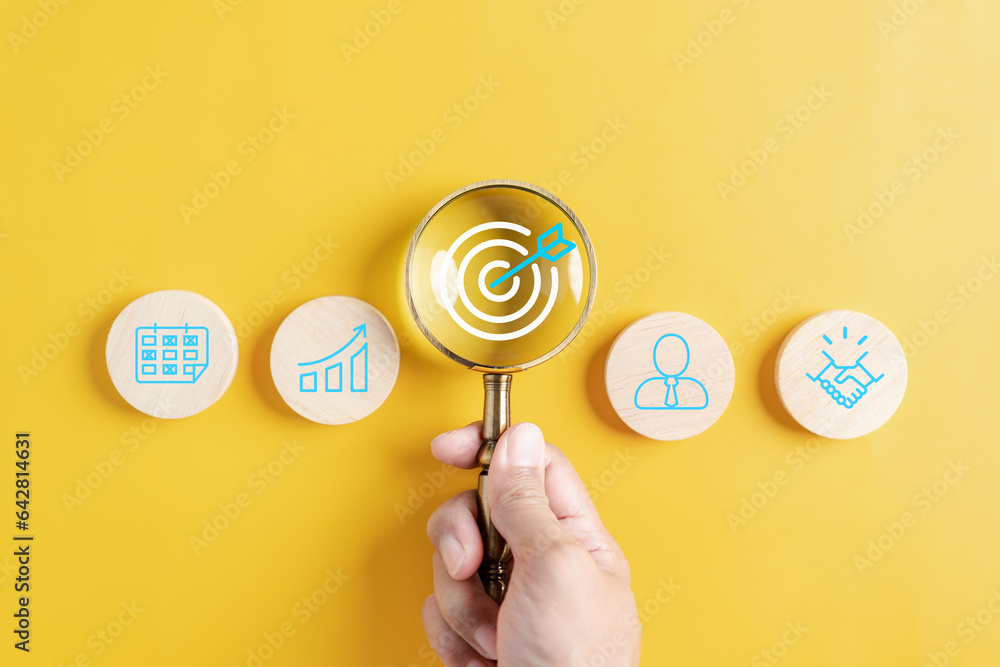 Aufkleber magnifier glass focus to target icon which for planning development leadership and customer target g