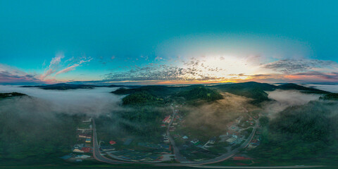Beskid Sądecki, Krynica, wschód słońca, lato, mgła, panorana