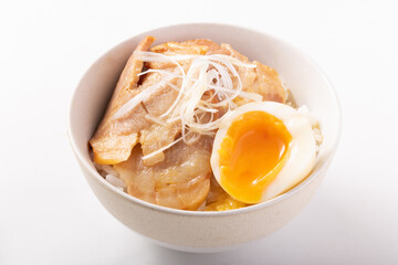 煮卵チャーシュー丼