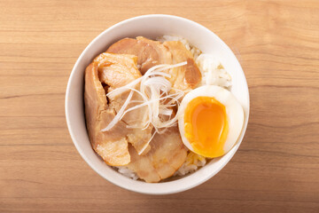 煮卵チャーシュー丼
