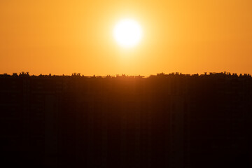 Obraz premium Colorful dusk sky in evening with silhouette of many building