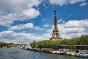 Fototapeta na wymiar Eiffel tower and Seine river, seen from Bir-Hakeim bridge, Paris, France