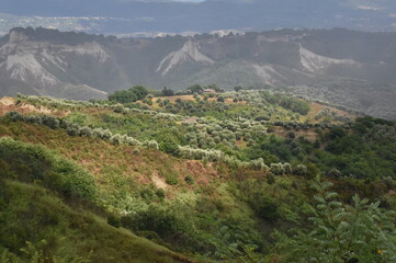 Naklejka premium Bilick von Civita di Bagnoregio auf eine Canyonlandschaft