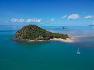 Fototapeta na wymiar Aerial view of Double Island, palm Cove with crystal clear water and blue sky