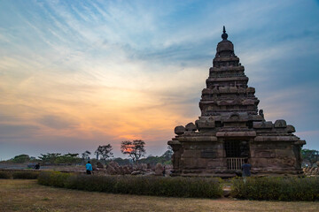 Famous Tamil Nadu landmark, UNESCO world heritage Shore temple, world heritage site in Mahabalipuram,South India, Tamil Nadu, Mahabalipuram - obrazy, fototapety, plakaty