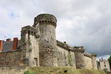 Fototapeta na wymiar Les remparts de la ville, fortifications, ville de Laval, département de la Mayenne, France