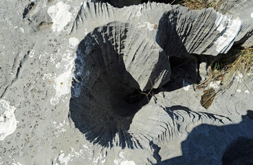 Formation karstique de lapiaz à Aimonas près de Pérama en Crète