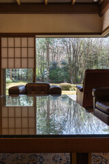 居間から望む庭