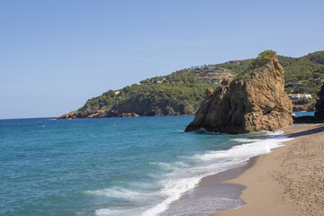 A view from above of a beach with big rocks 