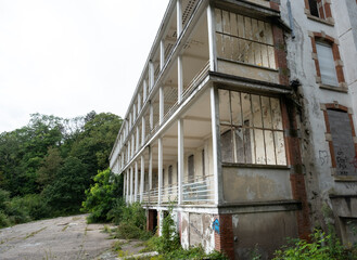 Verlassene marode Klinik